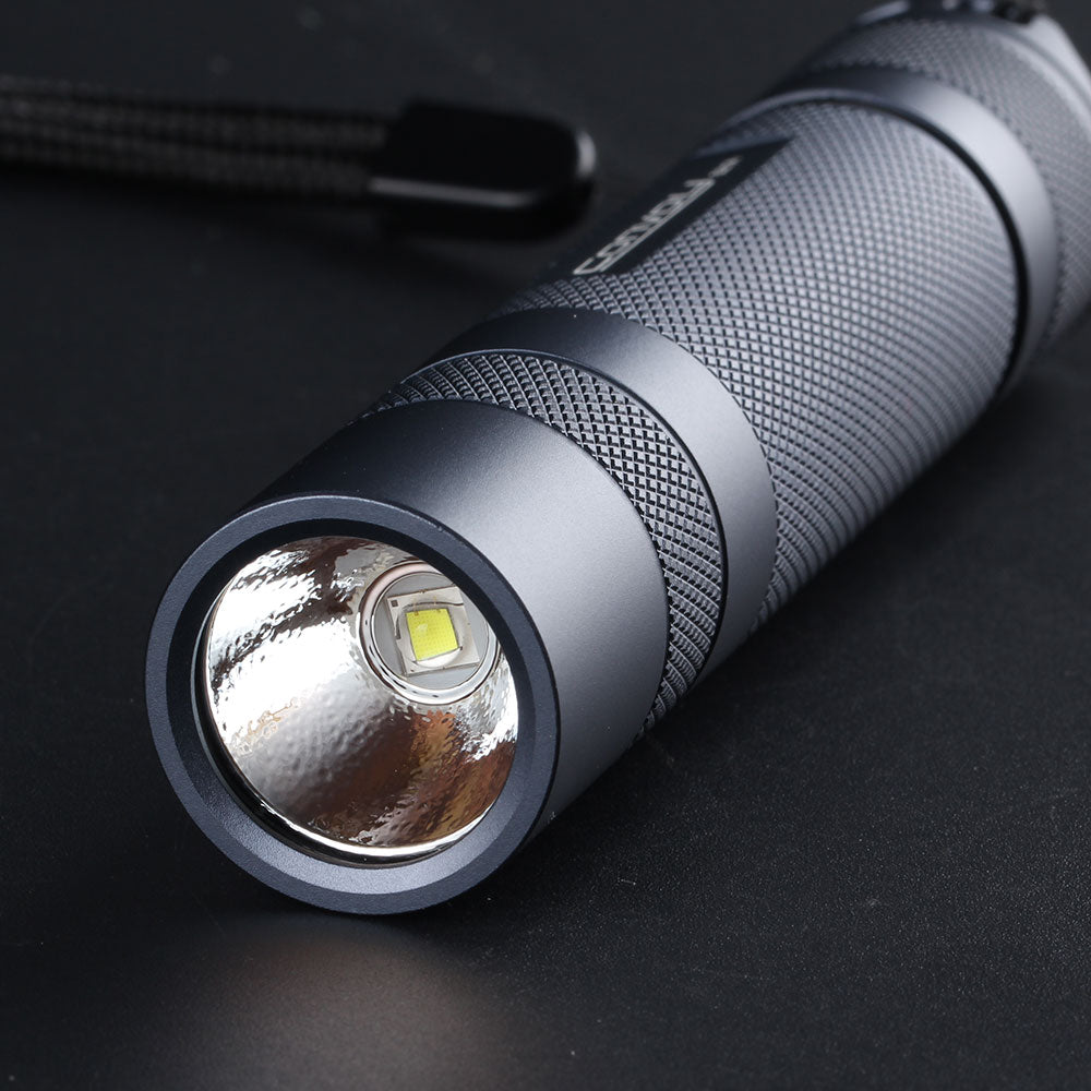 Thermoelectric Temperature Control 2300LM LED Flashlight